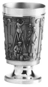 Haushandwerk-Becher mit Fuß